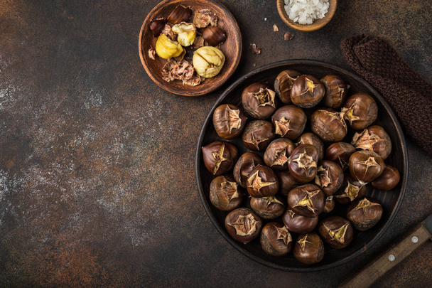 delicious roasted chestnuts - Фото, зображення