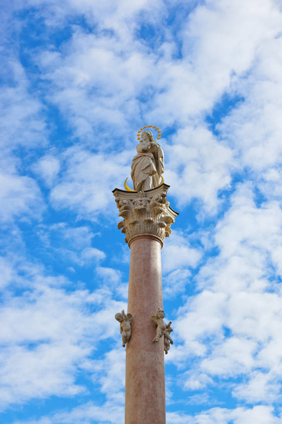 A Szűzanya szobor, régi városban, Innsbruck, Ausztria - Fotó, kép