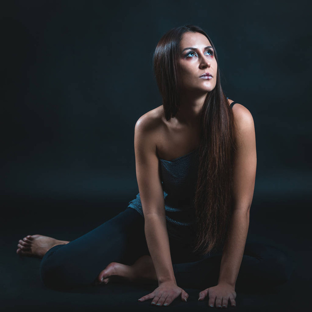 Portrait of a beautiful young woman on a black background. Makeup - Foto, imagen