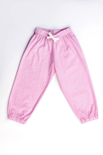 rosa Pyjamahose auf weißem Grund - Foto, Bild