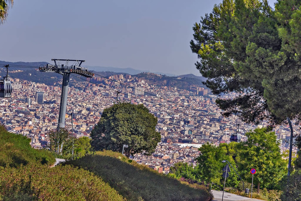 Στον ορίζοντα της Βαρκελώνης αστικό τοπίο - Φωτογραφία, εικόνα