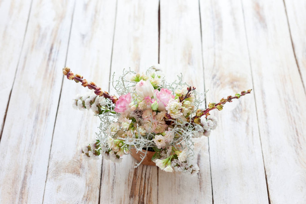 Bouquet virágok a régi fából készült háttér - Fotó, kép