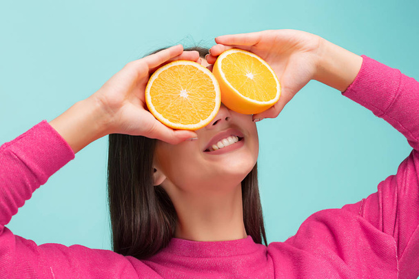 Beautiful womans face with juicy orange - Foto, imagen