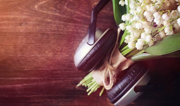 Gyöngyvirág egy asztal csokor - Fotó, kép