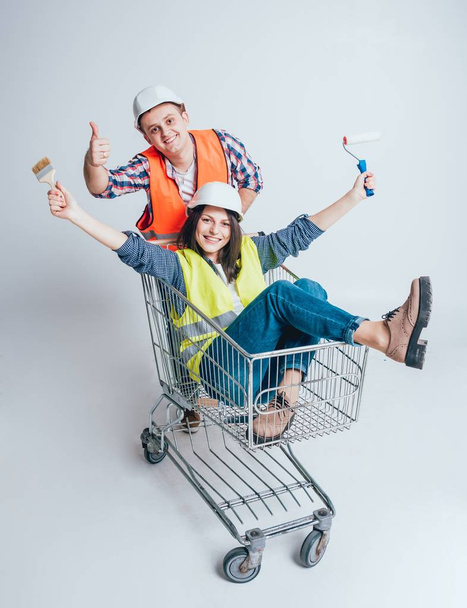 Happy young couple with cart. Shopping for construction and repair for new home concept. - Foto, Imagen