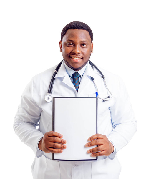 Αφρικανικός Αμερικανός γιατρός που απομονώνονται σε λευκό - Φωτογραφία, εικόνα