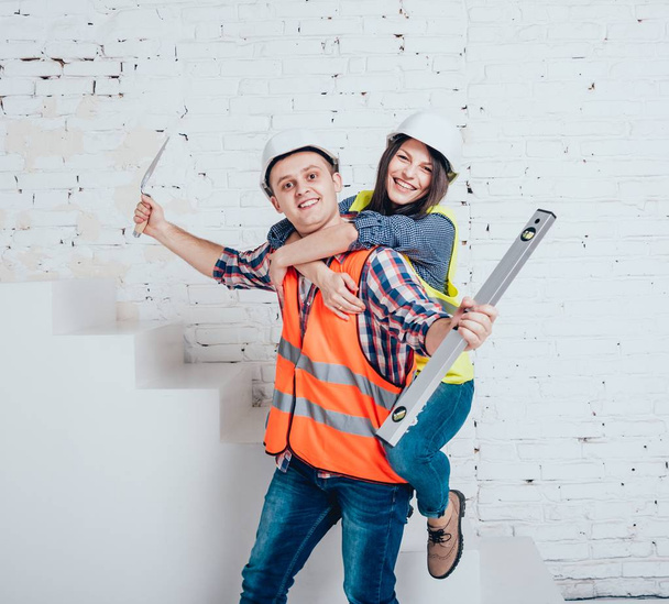 Happy couple making repairs to their home. Home renovation. - Foto, afbeelding