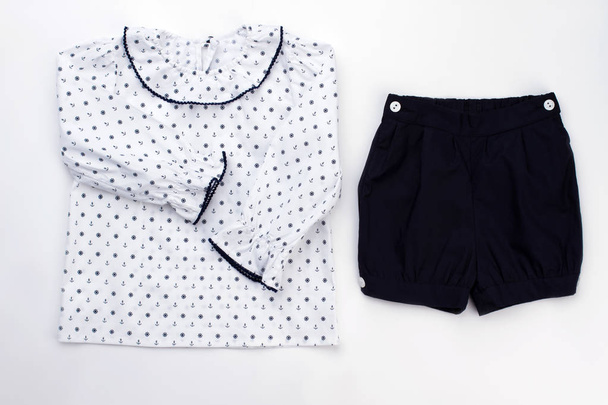 White top and navy shorts - Foto, Bild