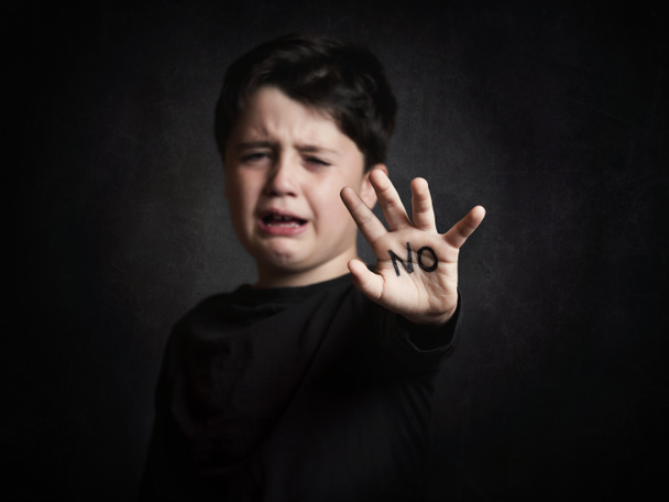 missbrauchtes Kind, weinender Junge - Foto, Bild