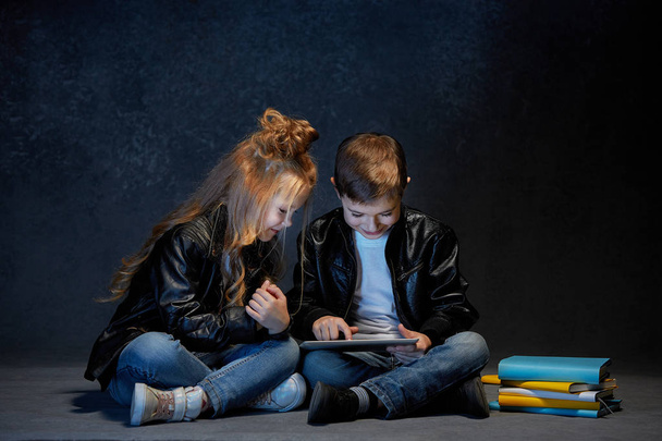 Studio shot of two children with laptop - Foto, Imagen