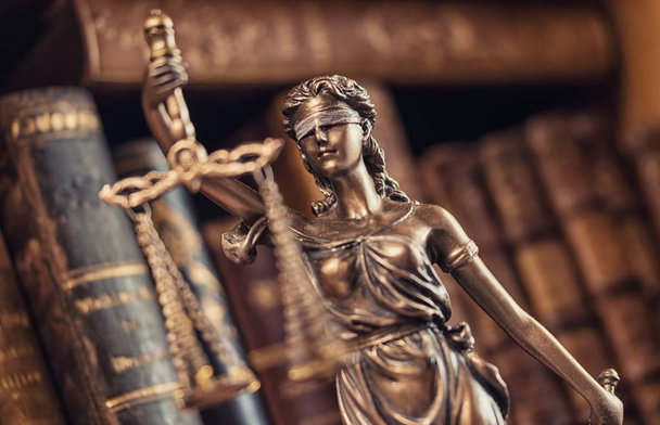 Yasal hukuk kavramı görüntü - adalet heykeli - Fotoğraf, Görsel