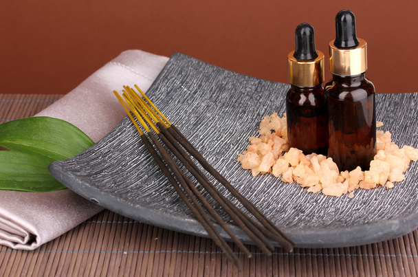 aromatherapy setting on brown background - Foto, imagen