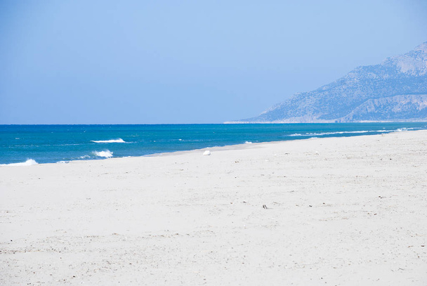 地中海のトルコのパタラ ビーチ - 写真・画像