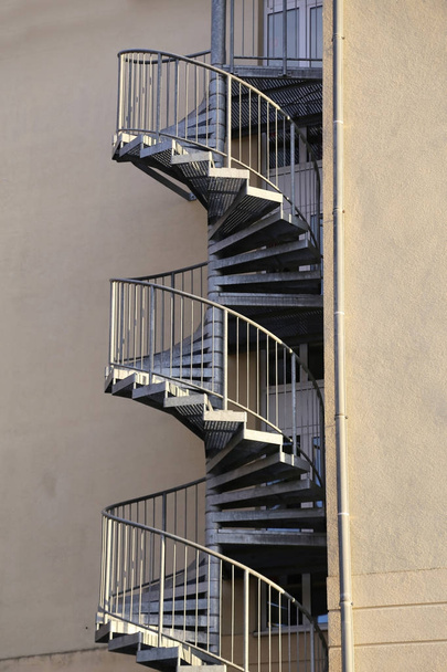Сходи / Металеві спіральні сходи
 - Фото, зображення