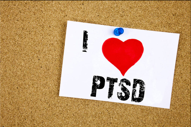 Escritura a mano texto pie de foto inspiración mostrando I Love PTSD Post-Traumatic Stress Disorder concept meaning Health Treatment Loving written on sticky note, reminder isolated background with copy space
 - Foto, imagen