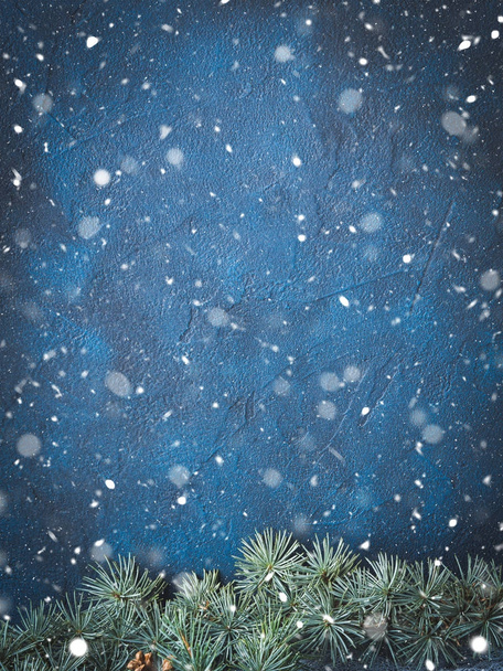 Navidad invierno fondo oscuro con decoración
 - Foto, imagen