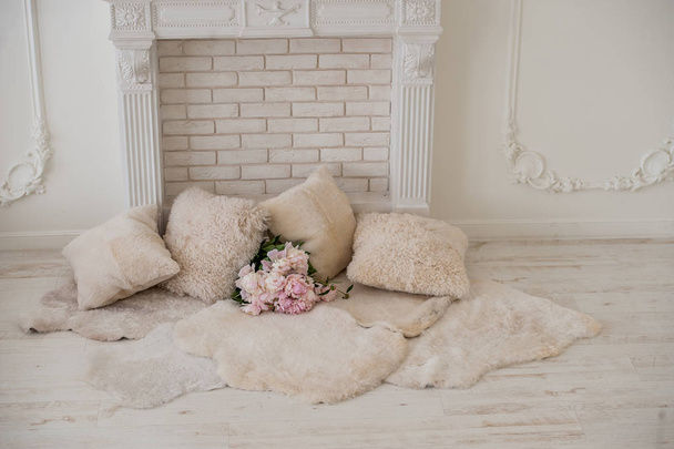fur cushions in the interior - Foto, Imagen