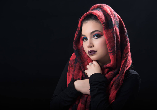 Beautiful girl  with a red hall - Valokuva, kuva