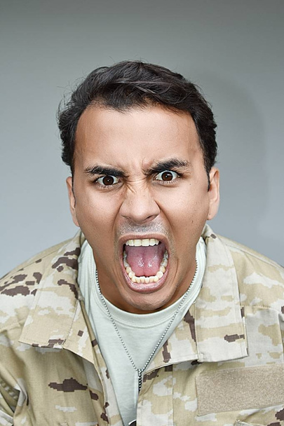 Angry Minority Male Soldier - Foto, afbeelding