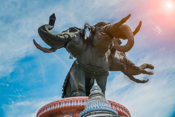 Musée Erawan, Bangkok Thaïlande, statue d'éléphant à la lumière du soleil
 - Photo, image
