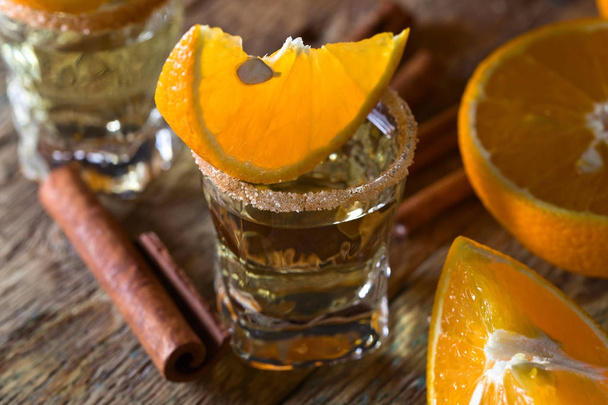 Tequila a narancs és a fahéj . - Fotó, kép
