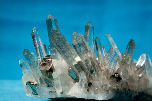 Quarz mit Pyrit Narren Goldkristalle auf gewachsen - Foto, Bild