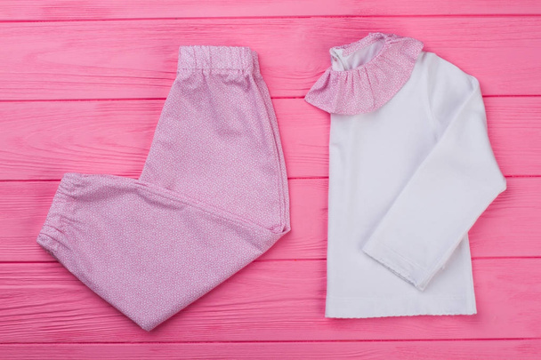 Zestaw piżamy różowy i biały - Zdjęcie, obraz