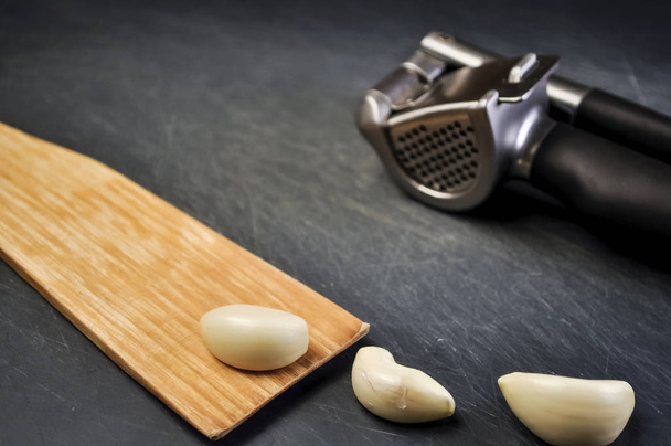 A composition of cloves of garlic on the table. Healthy eating. - 写真・画像