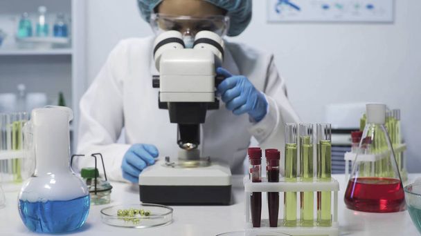 Female laboratory analyst doing biochemical research, experimental medicine - 写真・画像