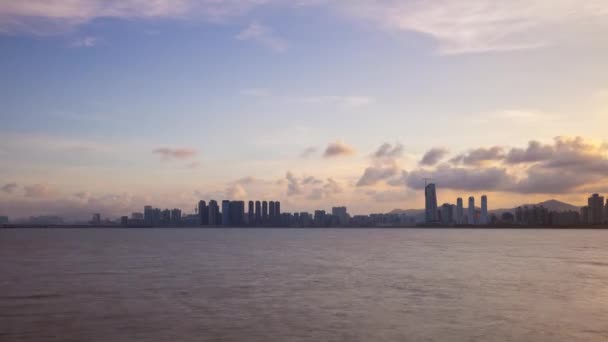Čína noční osvětlená zhuhai dopravní křižovatka ulic letecké panorama města 4k časová prodleva - Záběry, video