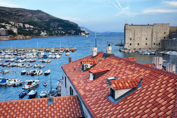 Marina and Rooftops in Old Town of Dubrovnik - Foto, Bild