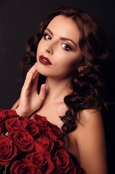 portrait of beautiful girl with dark hair and evening makeup - Zdjęcie, obraz