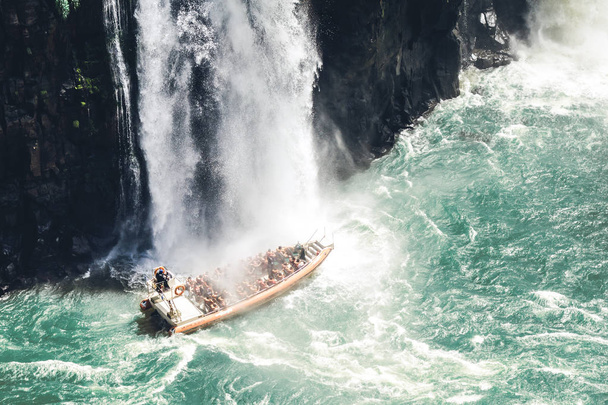 Boat under a waterfall - Foto, imagen