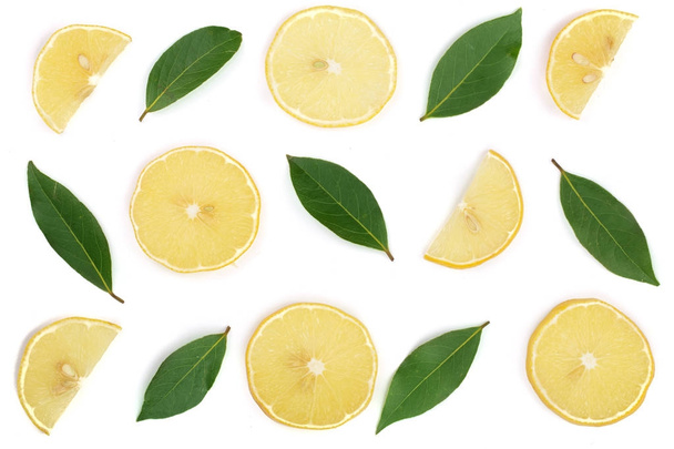 Slices lemon with leaves isolated on white background. Flat lay, top view - Foto, Imagem