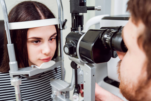Slit lamp examination. Biomicroscopy of the anterior eye segment. Basic eye examination. Contact lenses checkup. - Foto, Bild