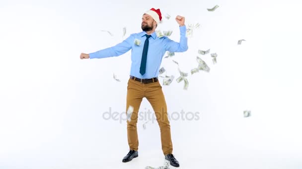 Zpomalený pohyb dolarů na formálně oblečený muž v klobouku Santa Claus - Záběry, video