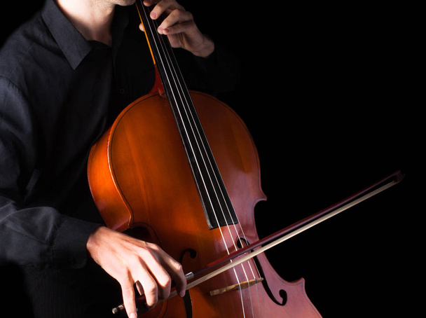 Hombre tocando para violonchelo
 - Foto, imagen