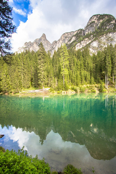 Järvi Braies Dolomites, Italia
 - Valokuva, kuva