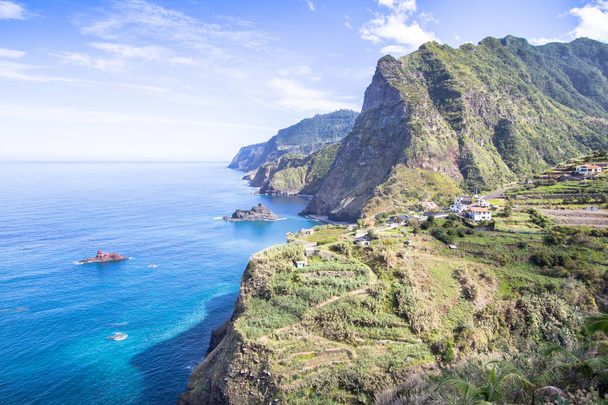 Rannikko lähellä Santanaa, Madeiralla, Portugalissa
 - Valokuva, kuva