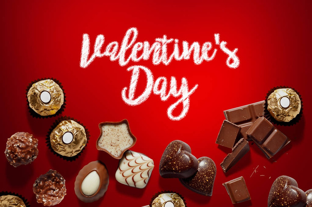Φόντο με σοκολάτες για ημέρα του Αγίου Βαλεντίνου - Φωτογραφία, εικόνα