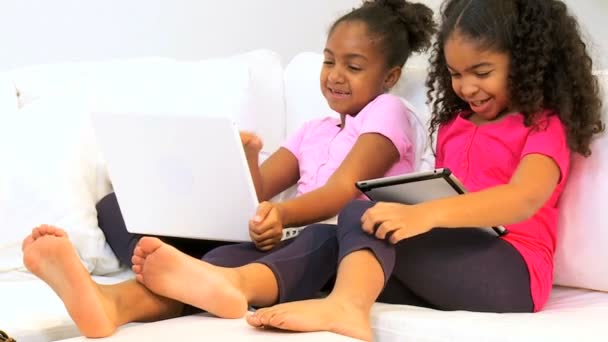 Милі дівчата етнічних бездротовий Інтернет Ігри - Кадри, відео