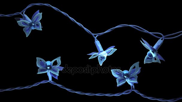 knipperende Nieuwjaar kerst blauw batterfly garland geïsoleerd op zwarte achtergrond. 2 fragment van 5 licht. - Video