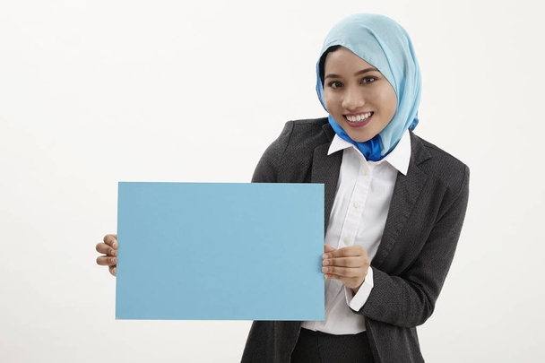 malay business woman with tudung holding a placard - Foto, Imagen