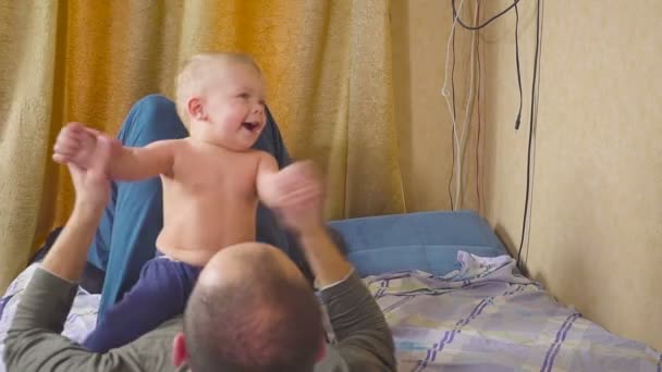 father and son playing on bed hug and play - Footage, Video