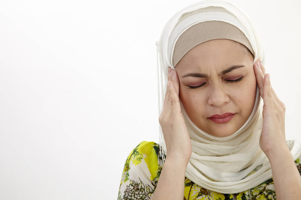 Malay woman suffering from a terrible headache - Zdjęcie, obraz