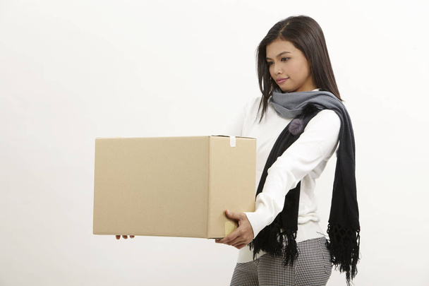 asian woman holding brown cardboard box - Fotó, kép