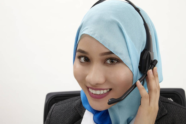 malay  receptionist wearing  tudung posing on white background  - Zdjęcie, obraz