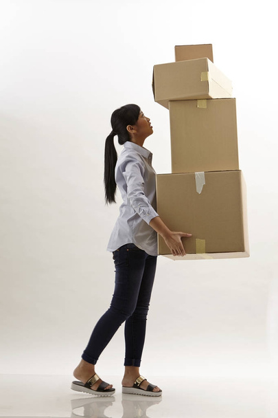 asian woman carrying stack of boxes - Foto, imagen