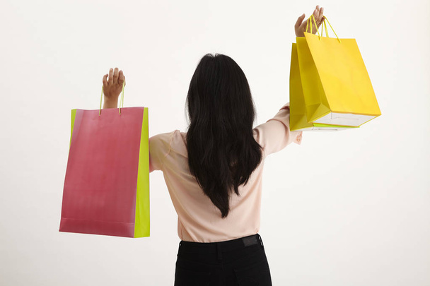 Женщина с пакетами покупок на белом фоне
 - Фото, изображение