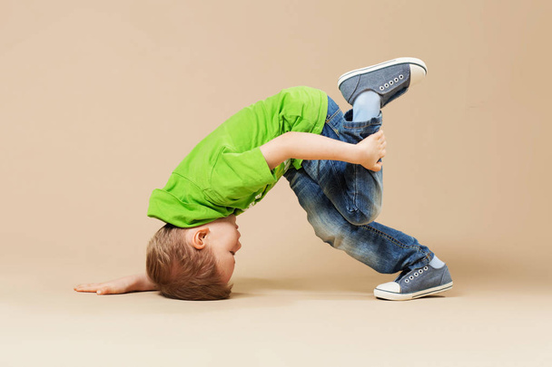 break dance kids. little break dancer showing his skills.  - Foto, Bild